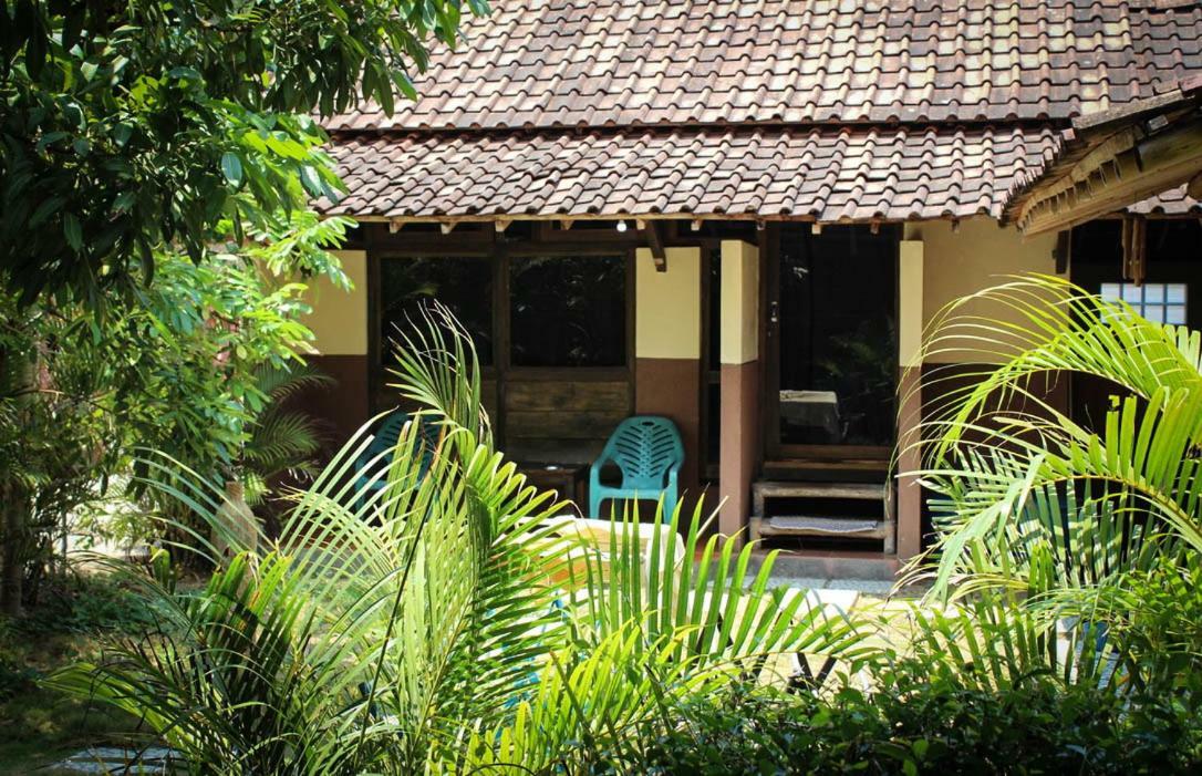 Ferienwohnung Harrys Oceanhouse 2 Pacitan Exterior foto