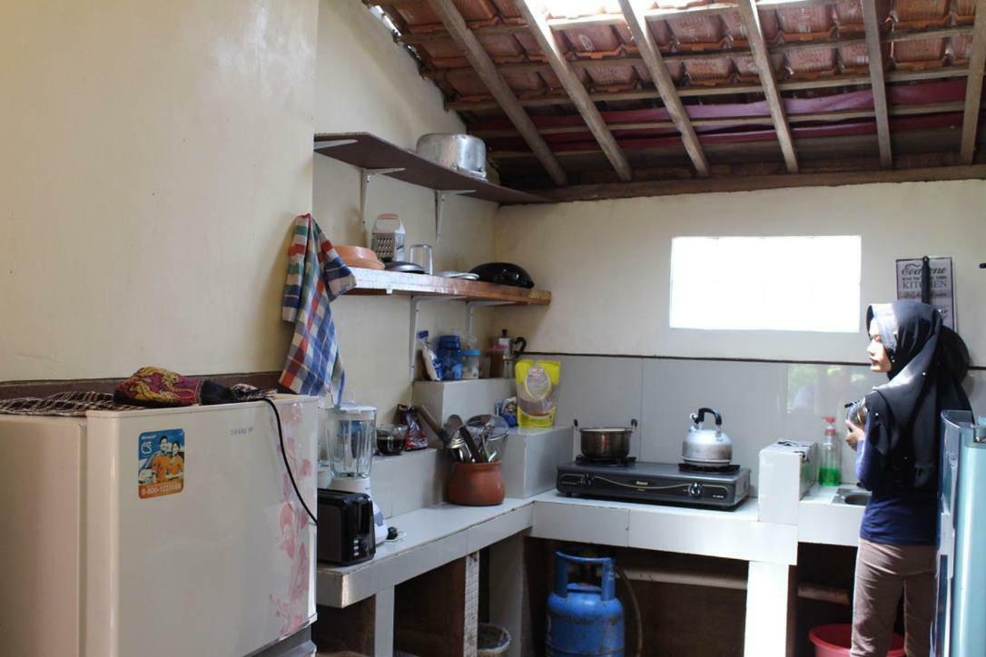 Ferienwohnung Harrys Oceanhouse 2 Pacitan Exterior foto