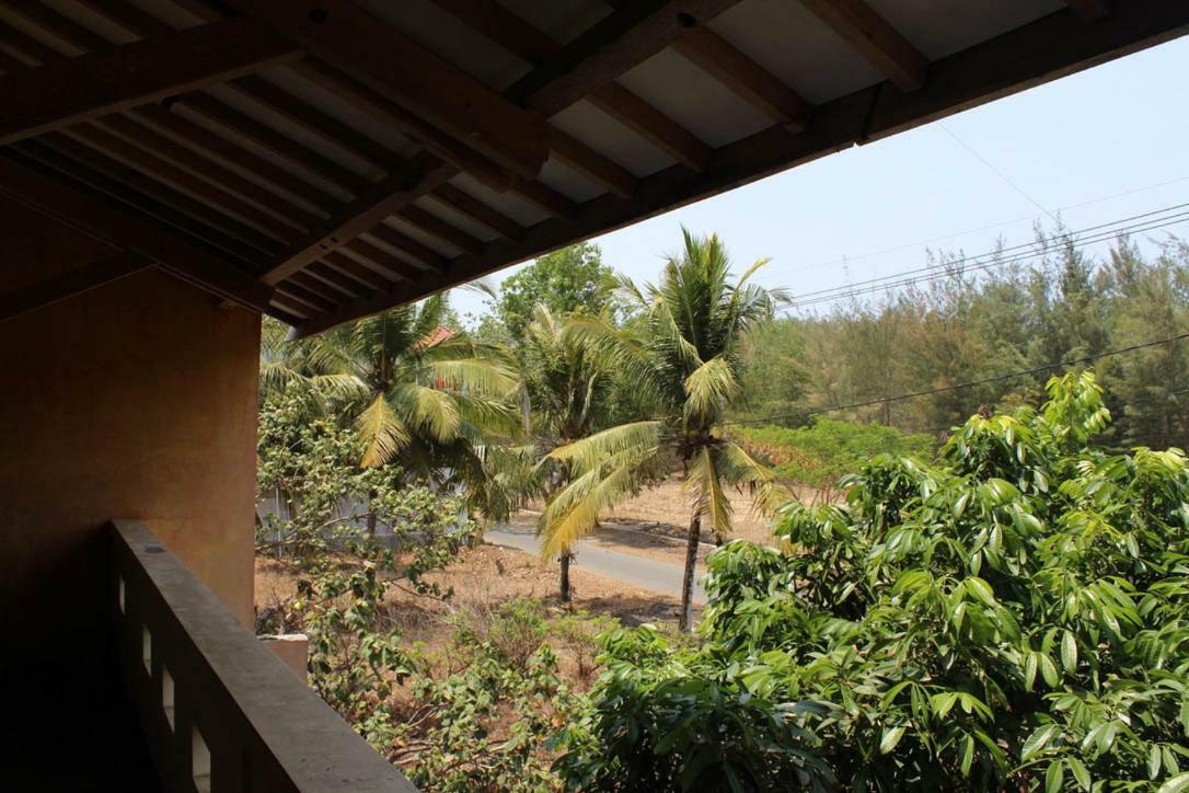 Ferienwohnung Harrys Oceanhouse 2 Pacitan Exterior foto