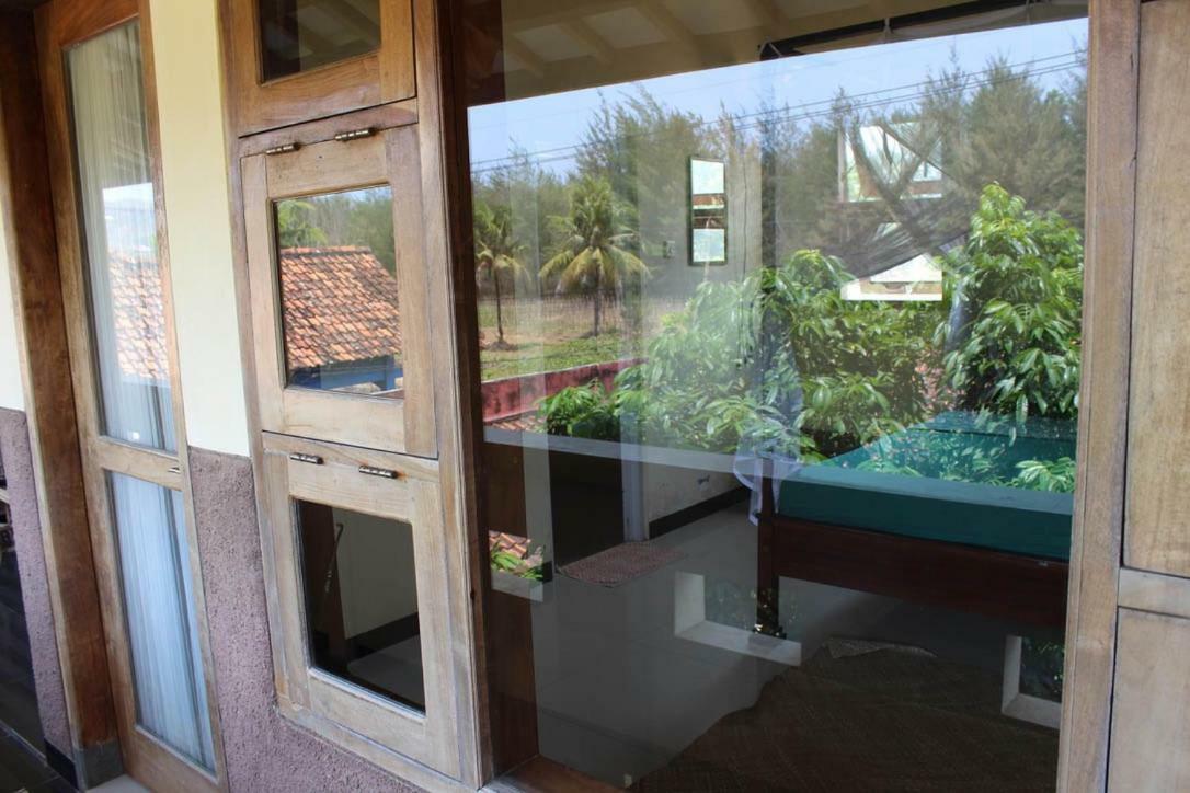 Ferienwohnung Harrys Oceanhouse 2 Pacitan Exterior foto