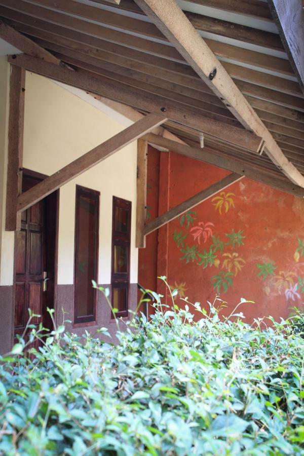 Ferienwohnung Harrys Oceanhouse 2 Pacitan Exterior foto