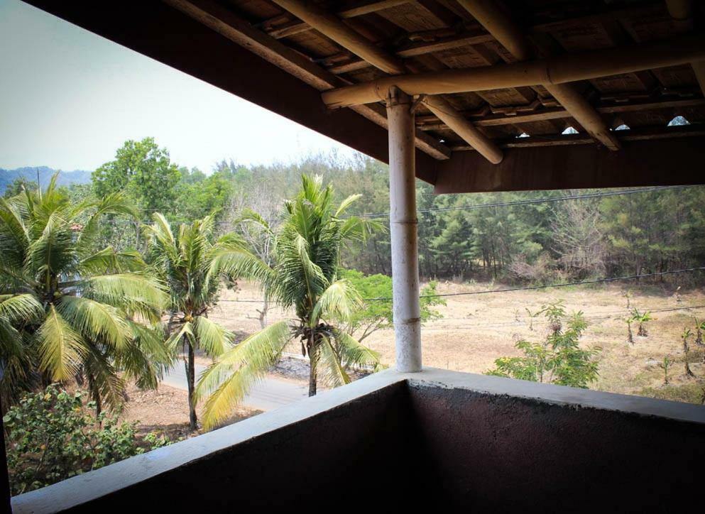 Ferienwohnung Harrys Oceanhouse 2 Pacitan Exterior foto