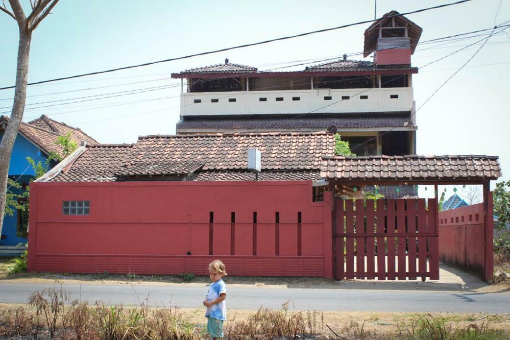 Ferienwohnung Harrys Oceanhouse 2 Pacitan Exterior foto
